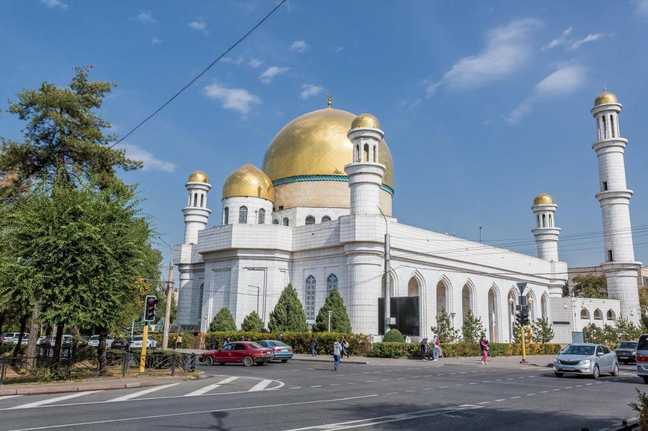 Стильная Квартира В Золотом Квадрате Алматы Экстерьер фото